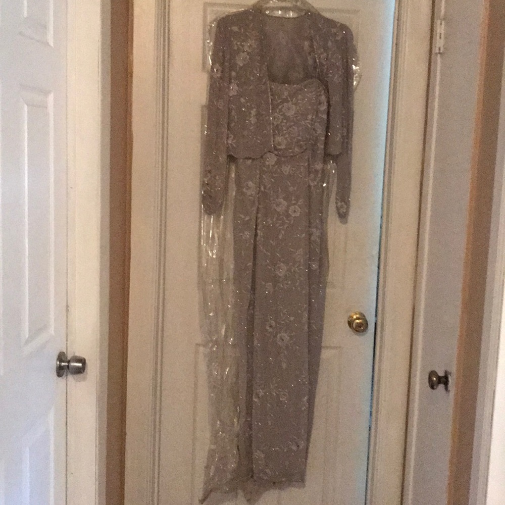 Size 8 Montage collection thin strap gown